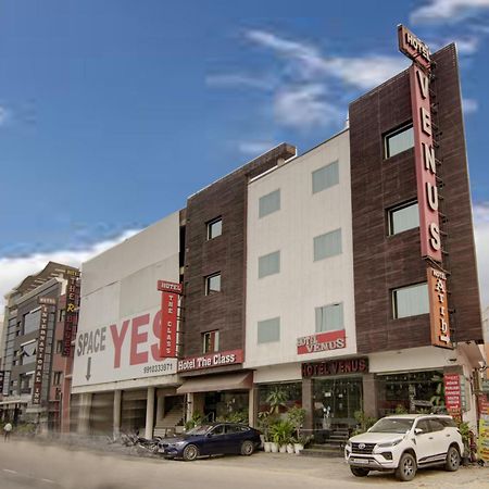 Hotel Venus Plaza Yeni Delhi Dış mekan fotoğraf