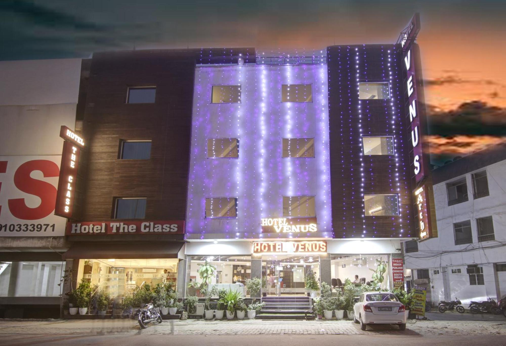 Hotel Venus Plaza Yeni Delhi Dış mekan fotoğraf