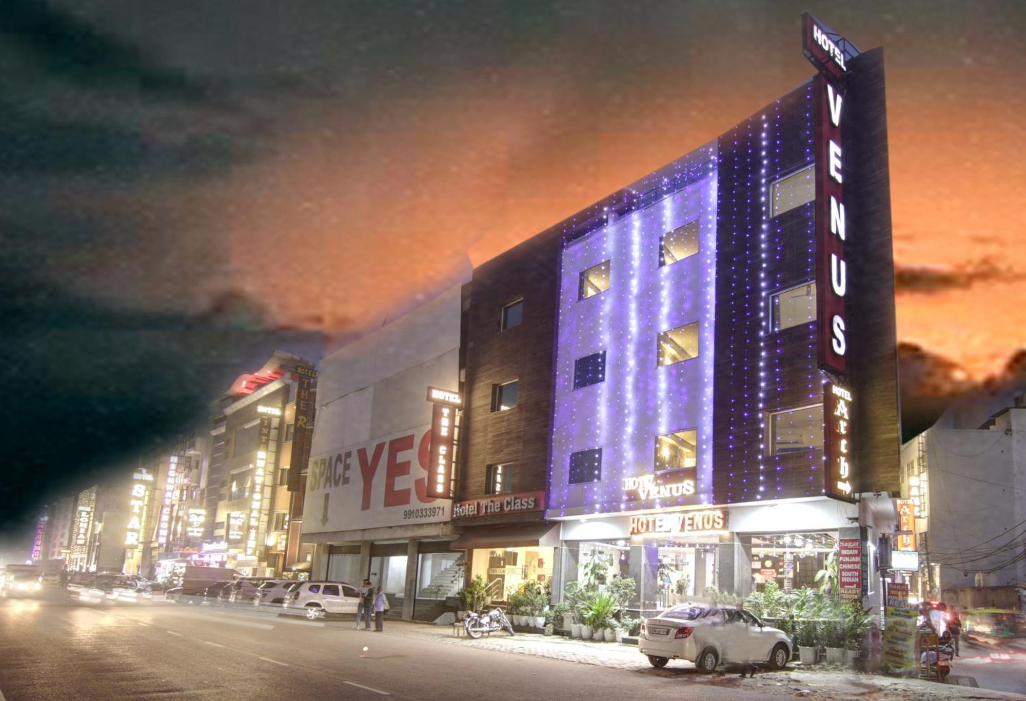 Hotel Venus Plaza Yeni Delhi Dış mekan fotoğraf