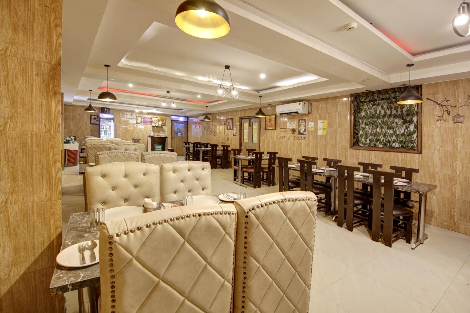 Hotel Venus Plaza Yeni Delhi Dış mekan fotoğraf