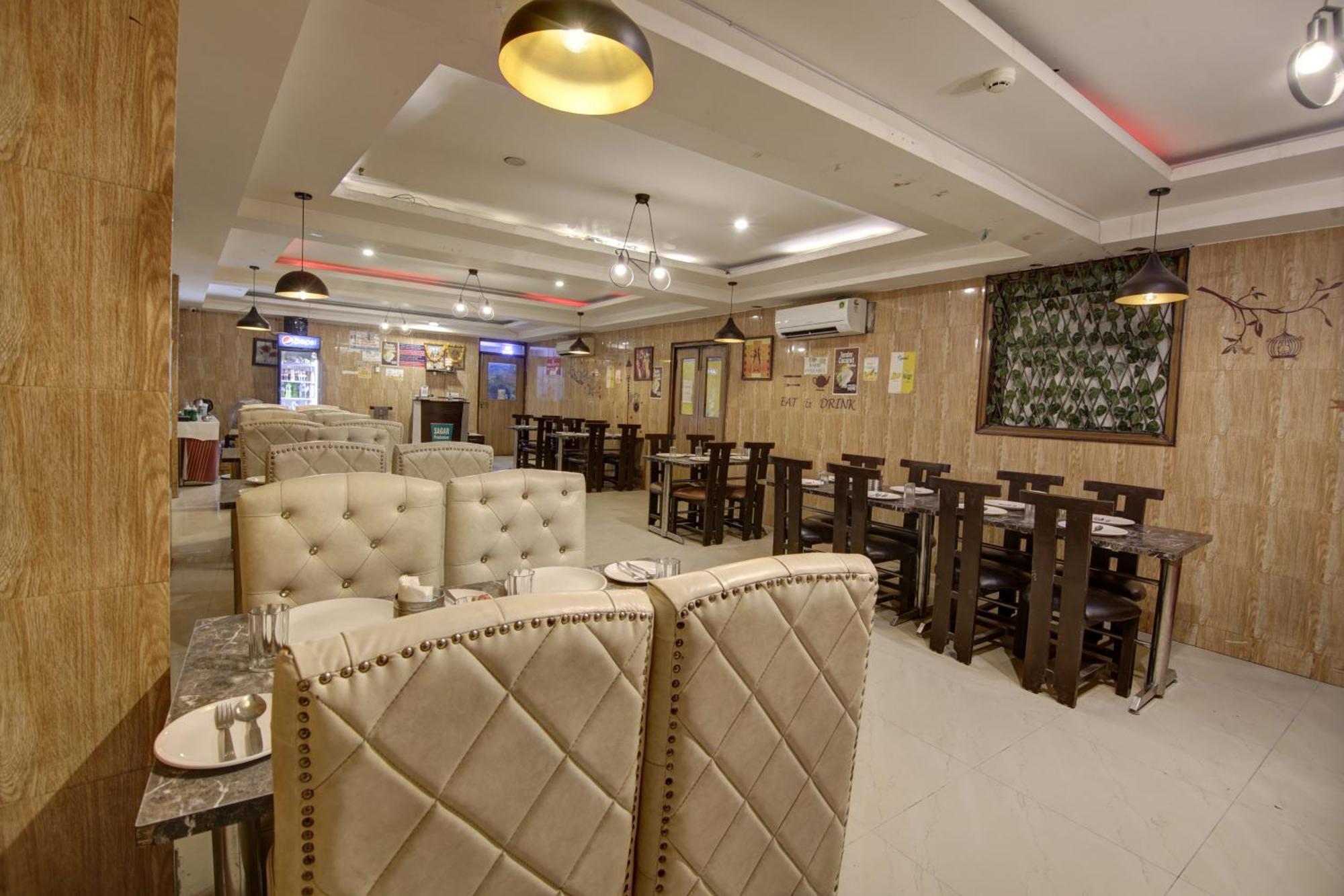 Hotel Venus Plaza Yeni Delhi Dış mekan fotoğraf