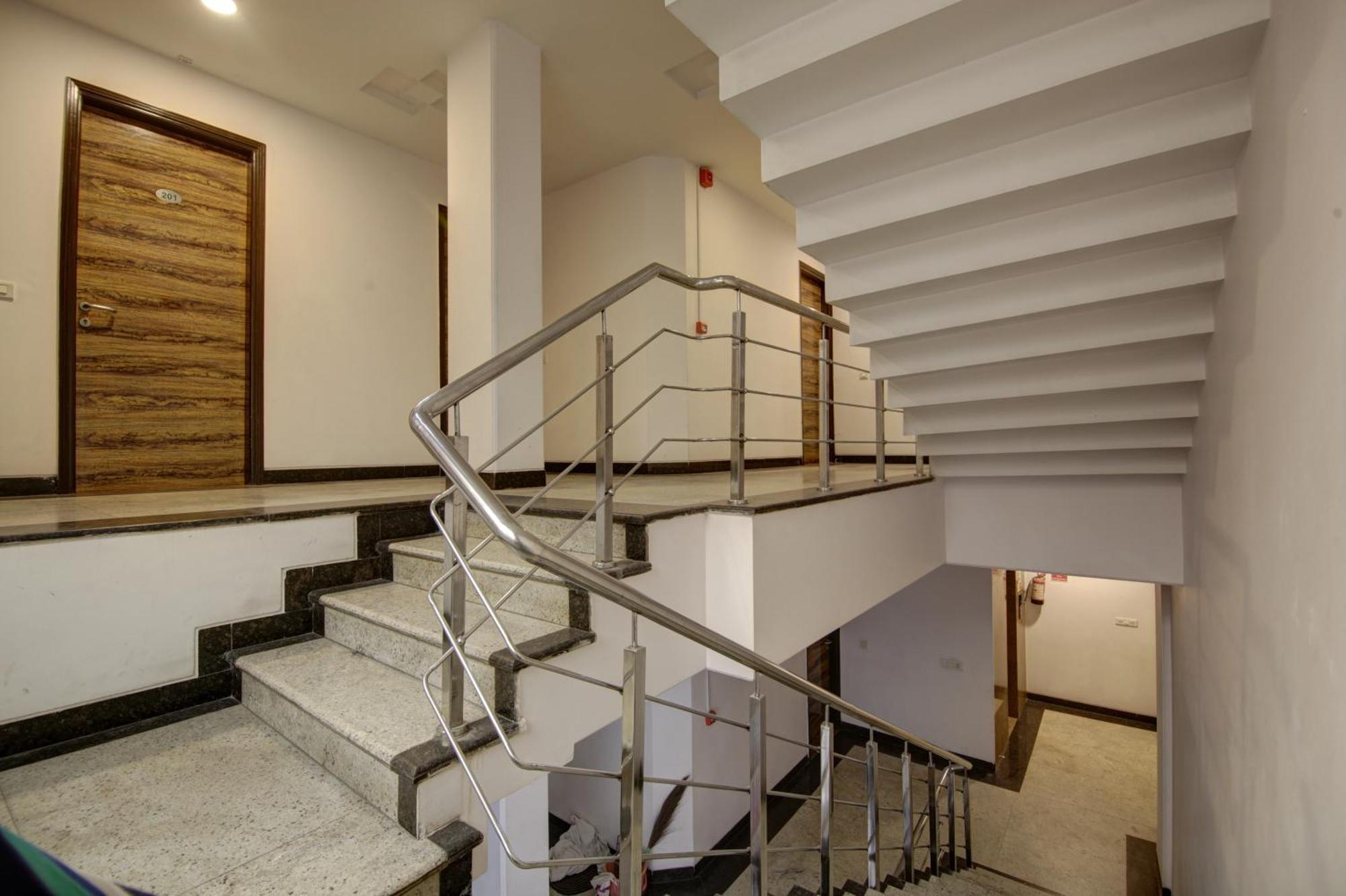 Hotel Venus Plaza Yeni Delhi Dış mekan fotoğraf