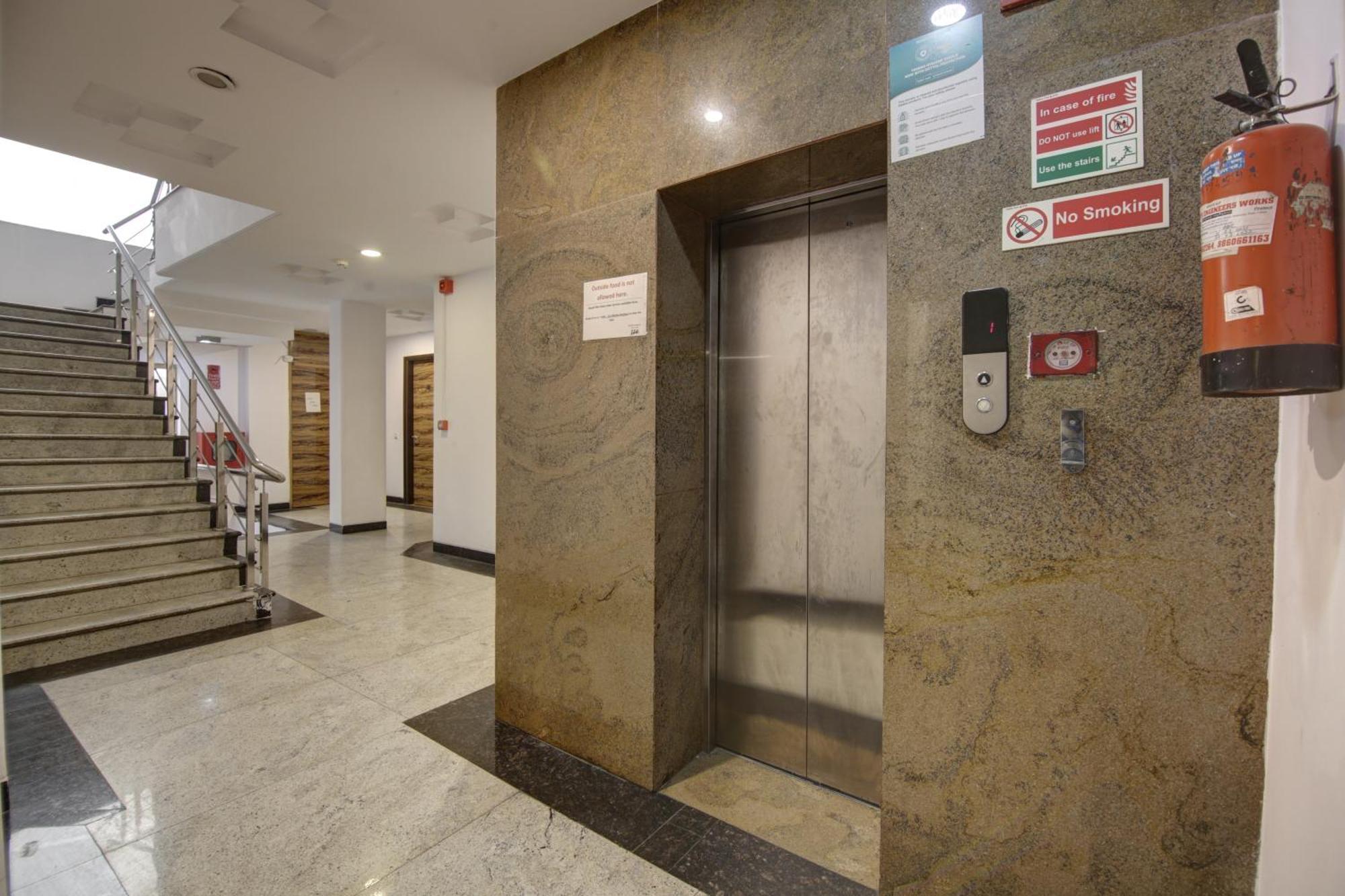 Hotel Venus Plaza Yeni Delhi Dış mekan fotoğraf