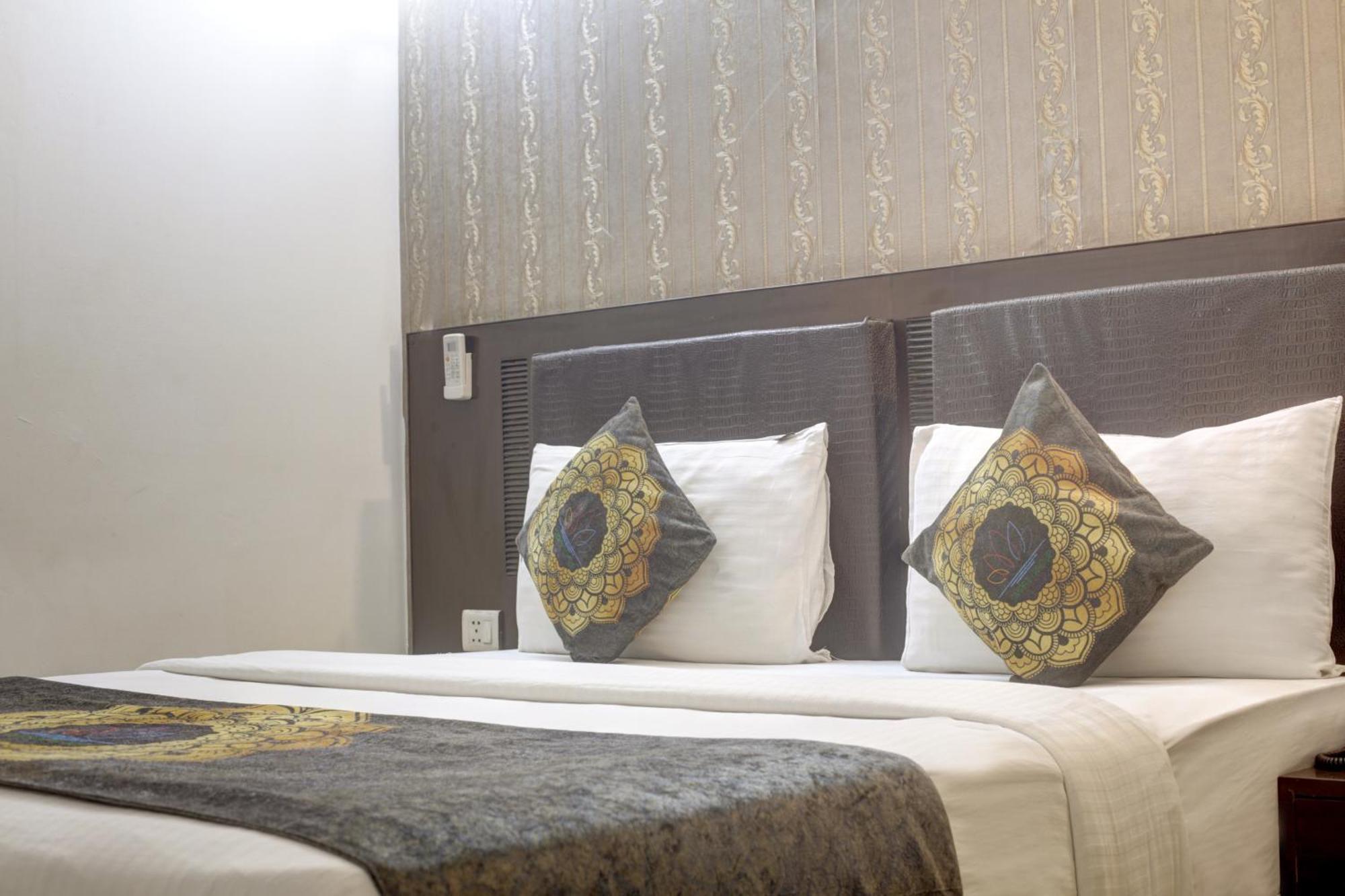 Hotel Venus Plaza Yeni Delhi Dış mekan fotoğraf