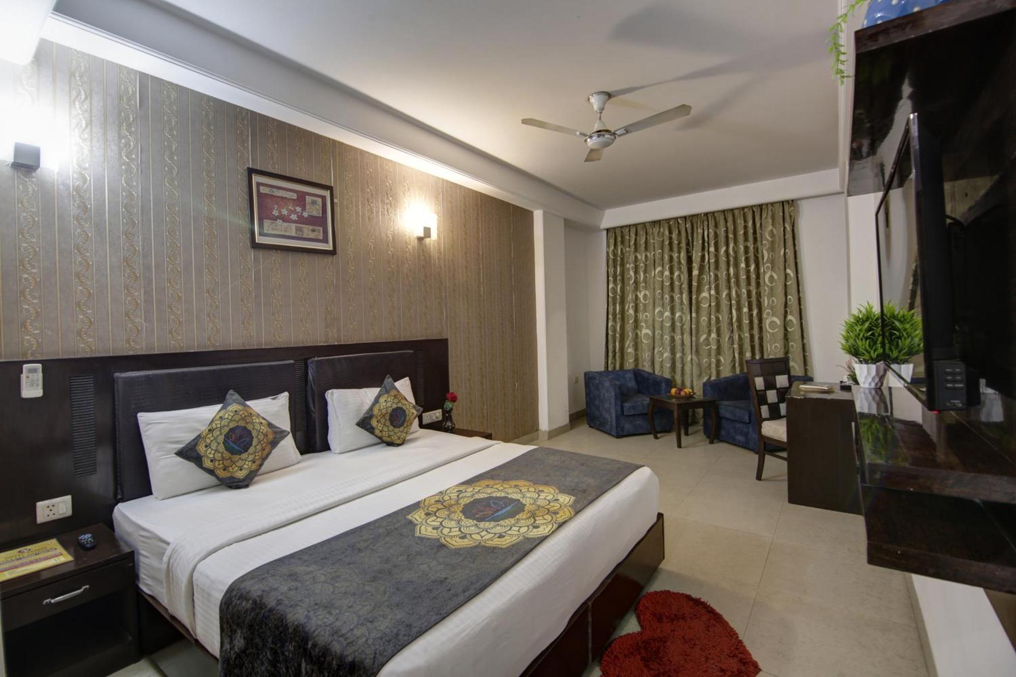 Hotel Venus Plaza Yeni Delhi Dış mekan fotoğraf
