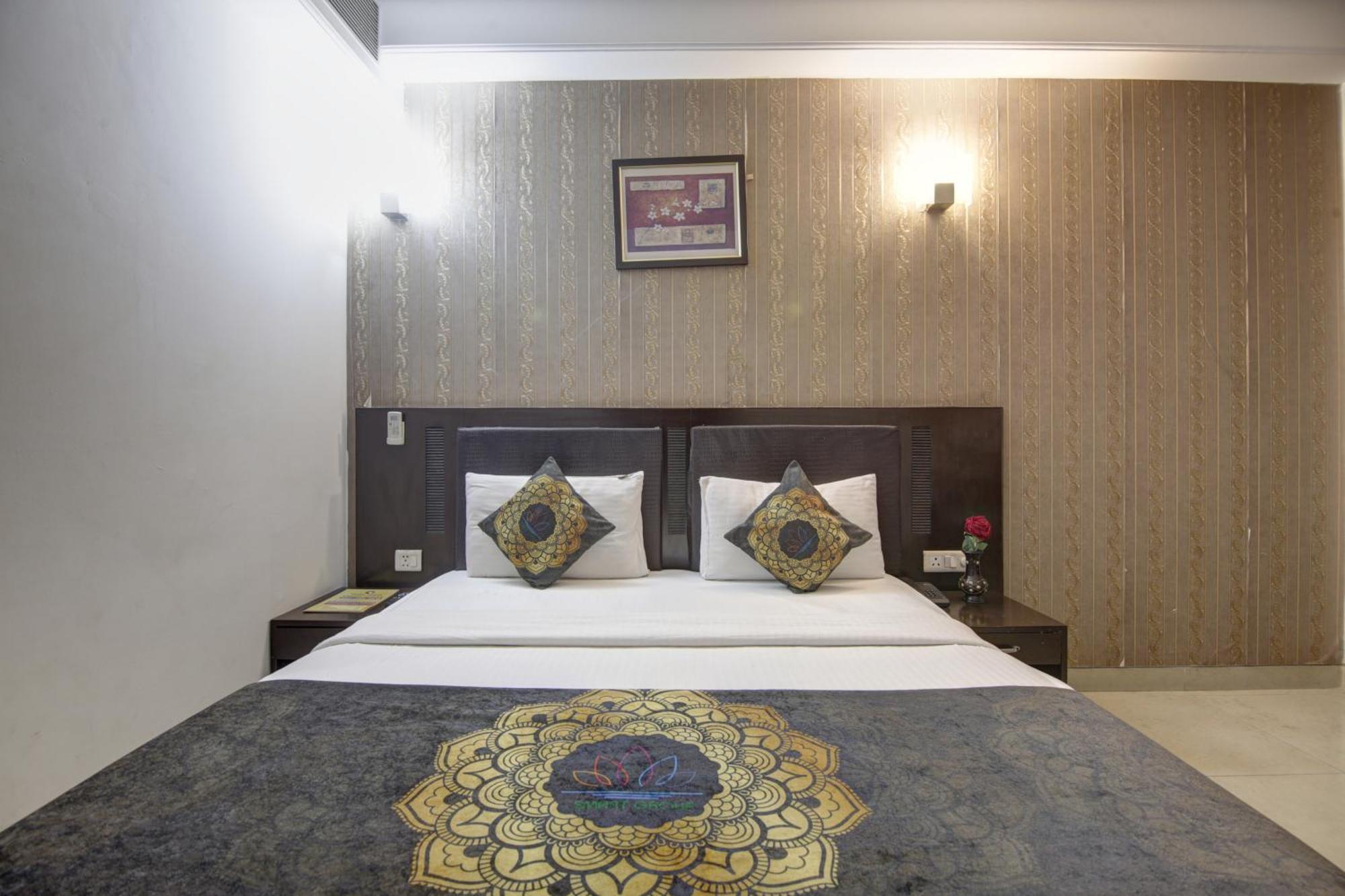 Hotel Venus Plaza Yeni Delhi Dış mekan fotoğraf