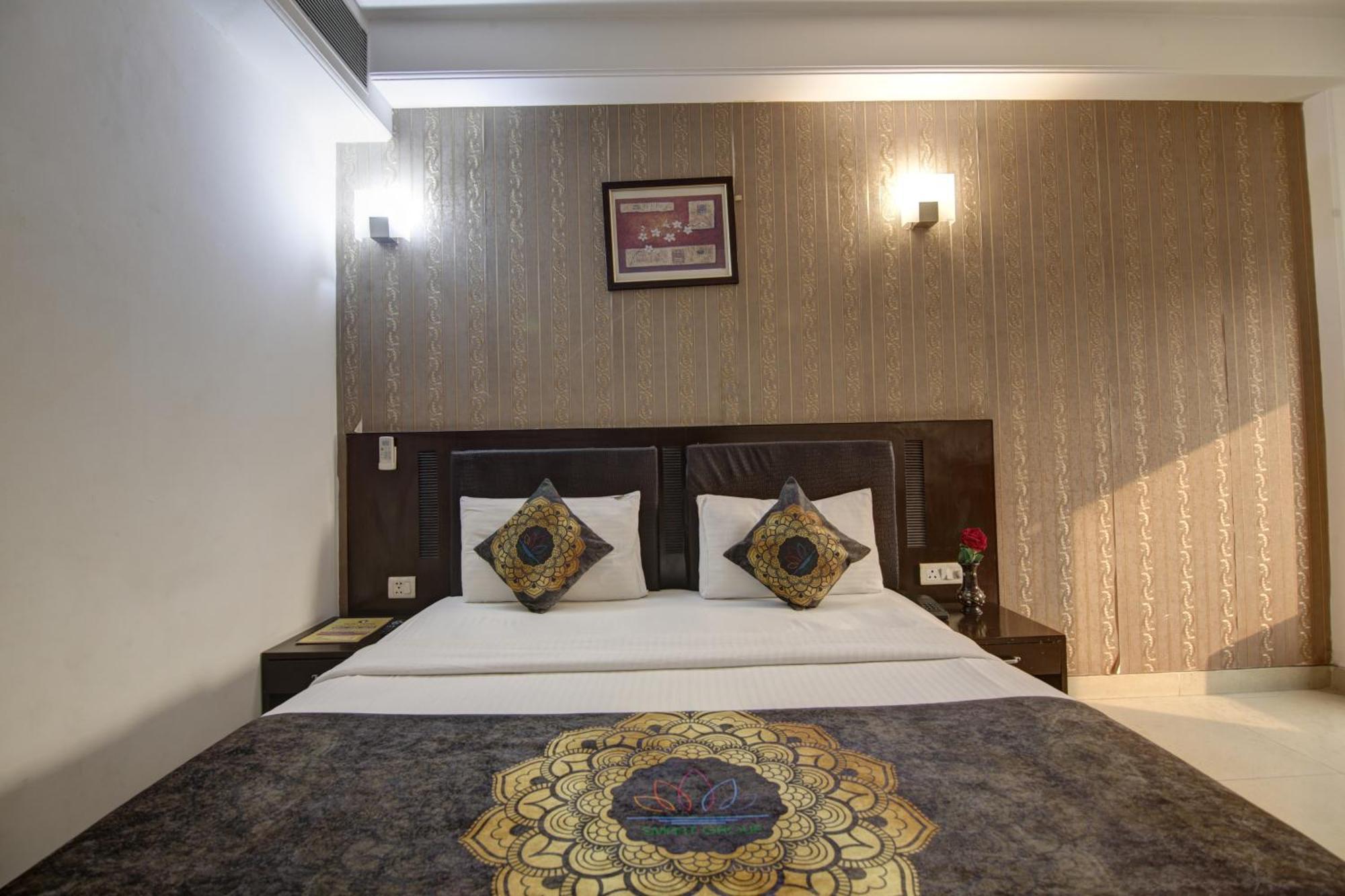 Hotel Venus Plaza Yeni Delhi Dış mekan fotoğraf