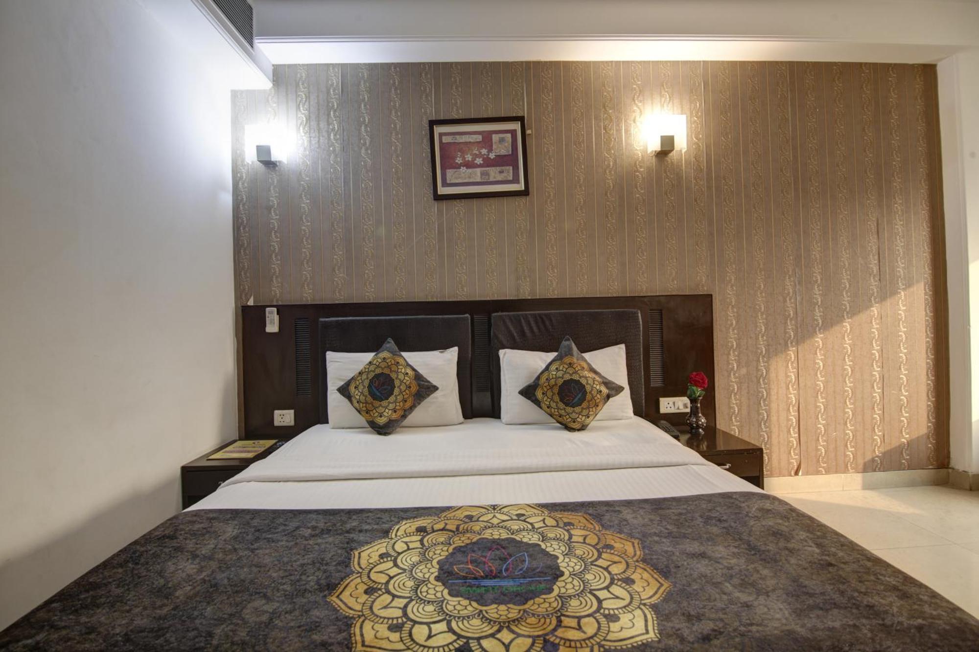 Hotel Venus Plaza Yeni Delhi Dış mekan fotoğraf