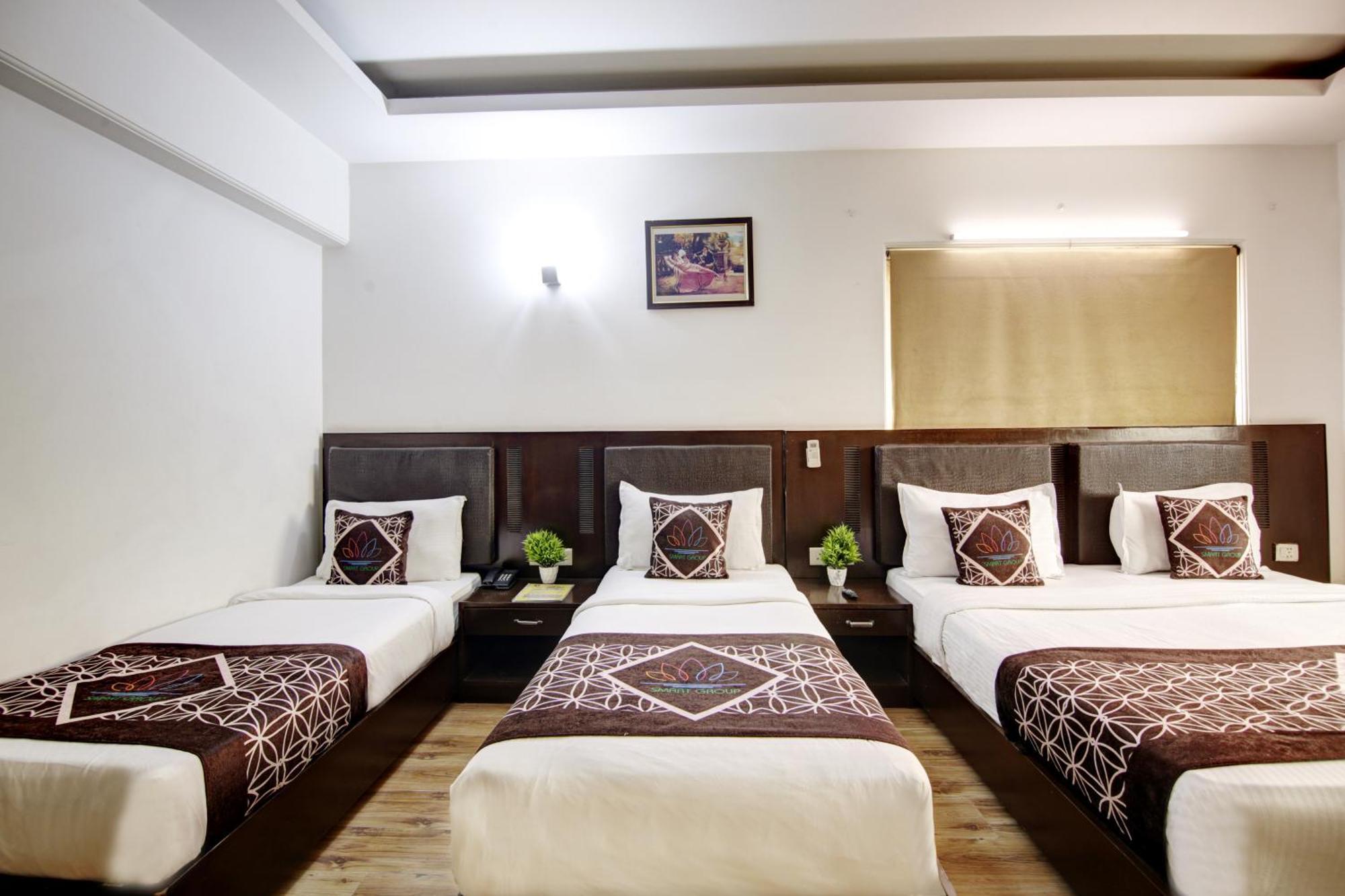 Hotel Venus Plaza Yeni Delhi Dış mekan fotoğraf