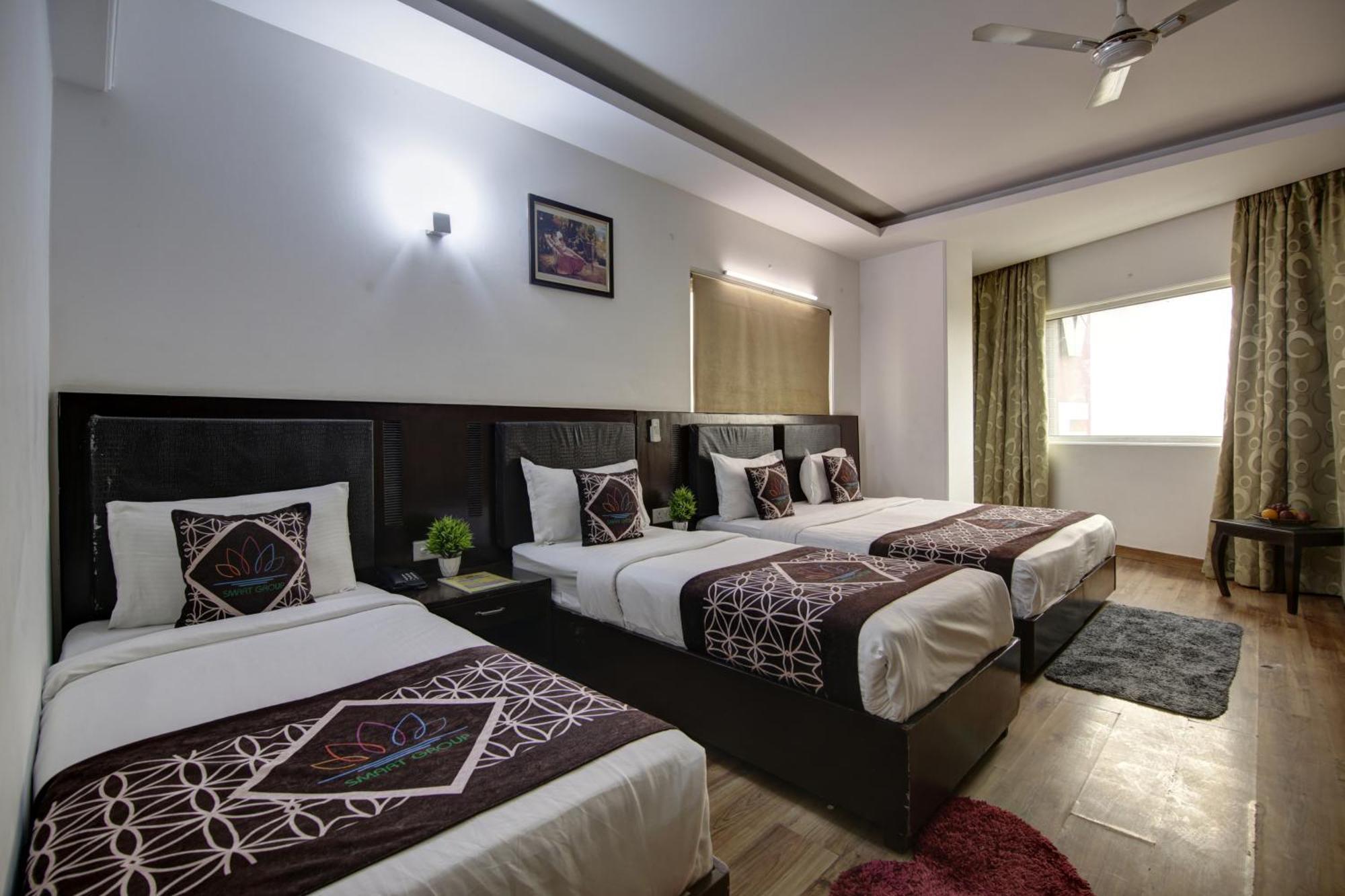 Hotel Venus Plaza Yeni Delhi Dış mekan fotoğraf