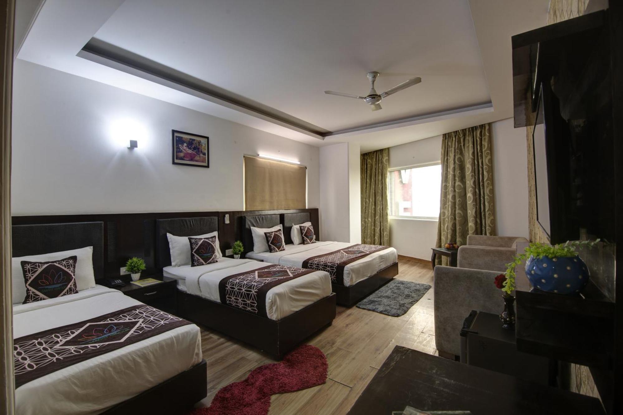 Hotel Venus Plaza Yeni Delhi Dış mekan fotoğraf