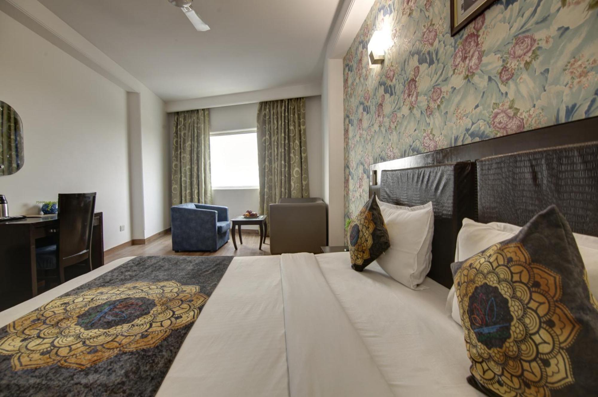 Hotel Venus Plaza Yeni Delhi Dış mekan fotoğraf