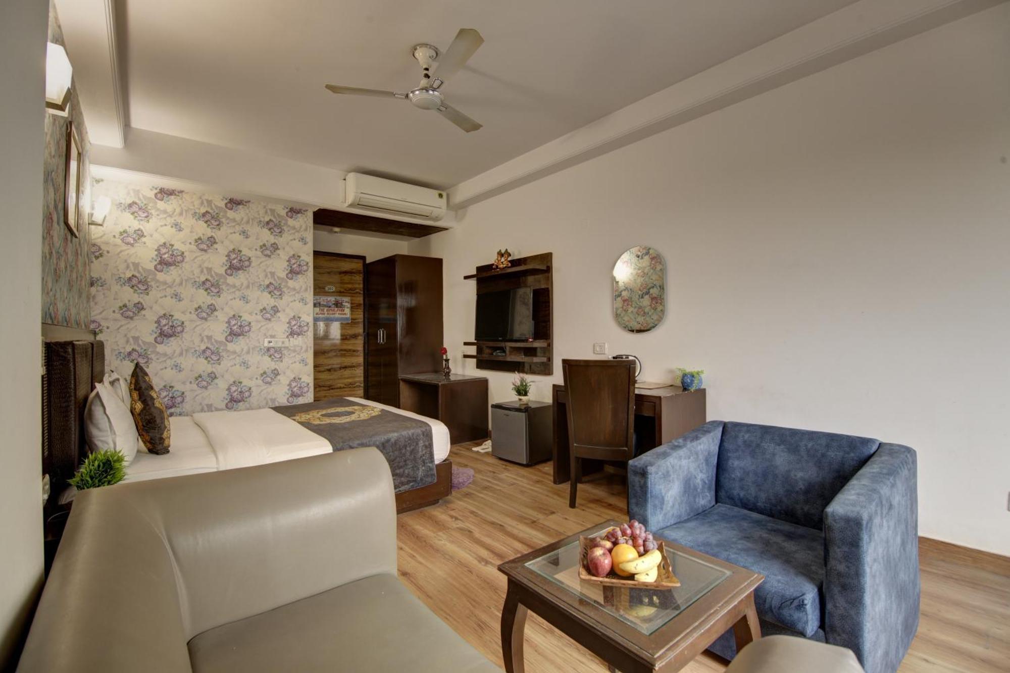 Hotel Venus Plaza Yeni Delhi Dış mekan fotoğraf