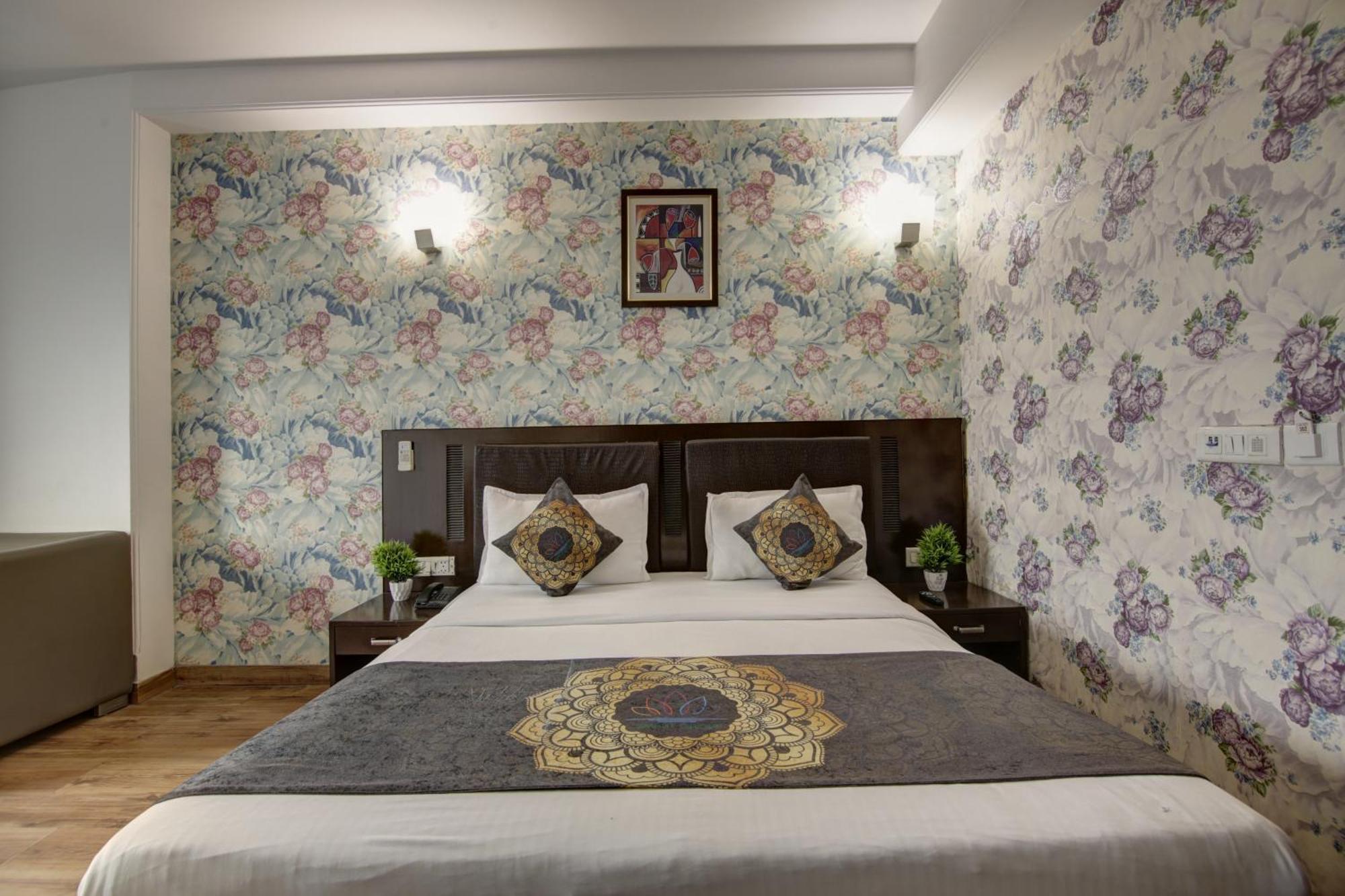 Hotel Venus Plaza Yeni Delhi Dış mekan fotoğraf