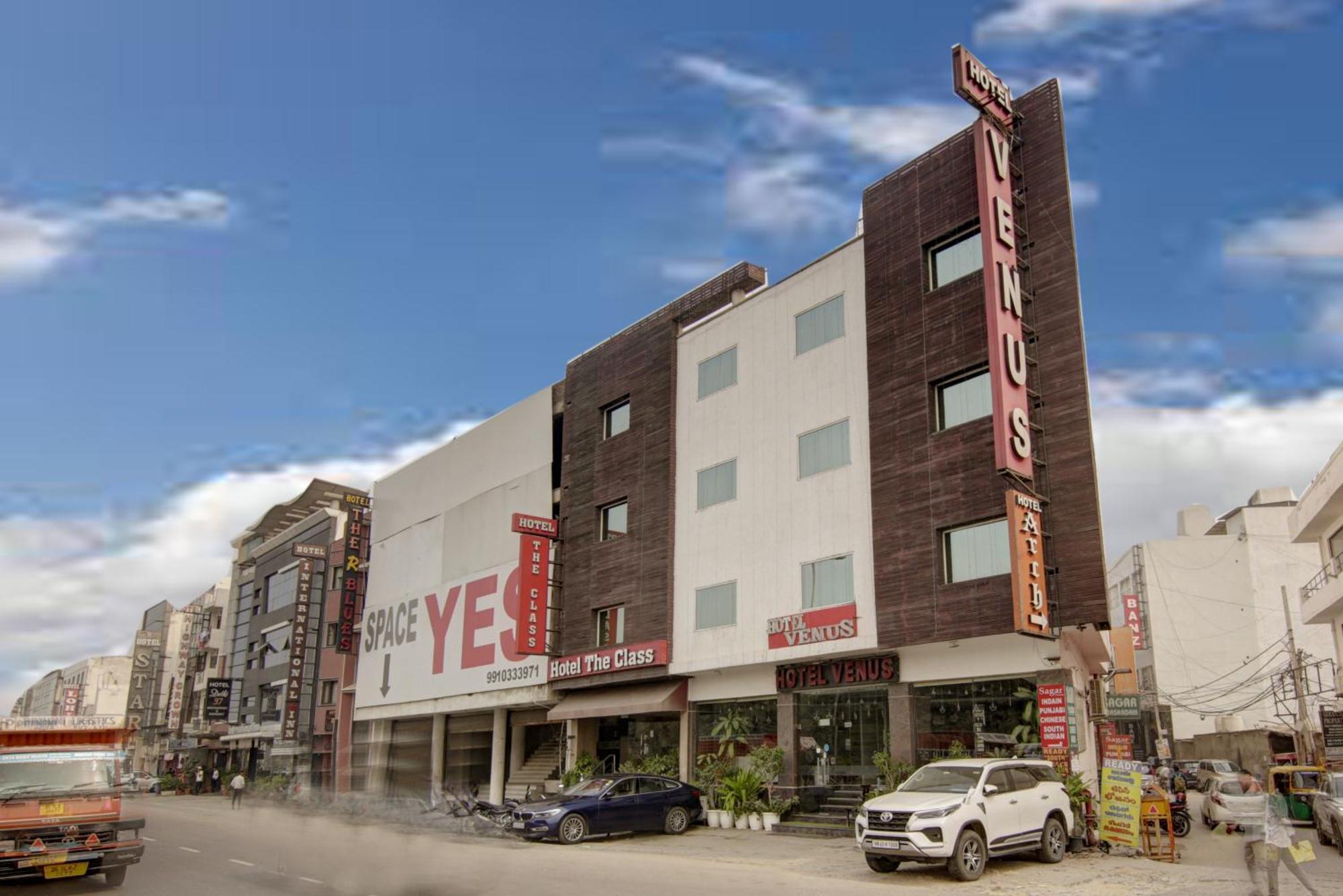 Hotel Venus Plaza Yeni Delhi Dış mekan fotoğraf